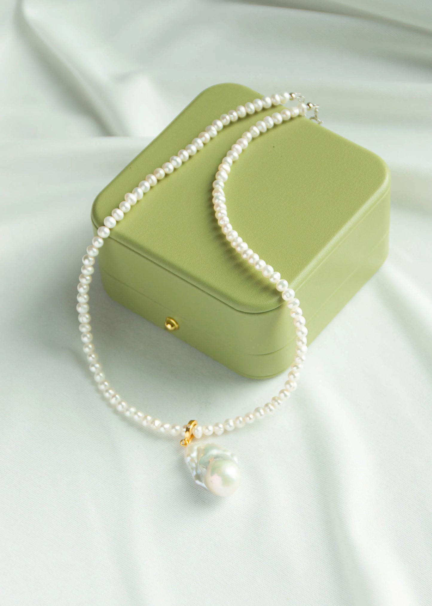 Manifest Barock 18K Guldpläterat Halsband