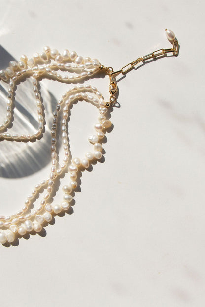 Triple Moonlight guldpläterat halsband med sötvattenspärlor